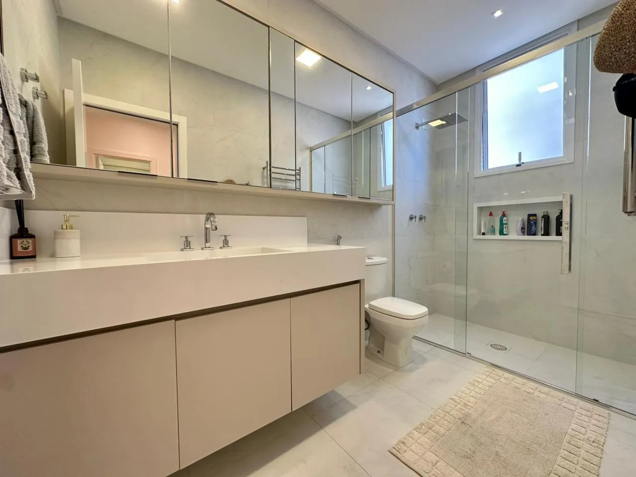 Imagem Apartamento com vista para o mar à venda com 190m2 por R$ 4.500.000,00