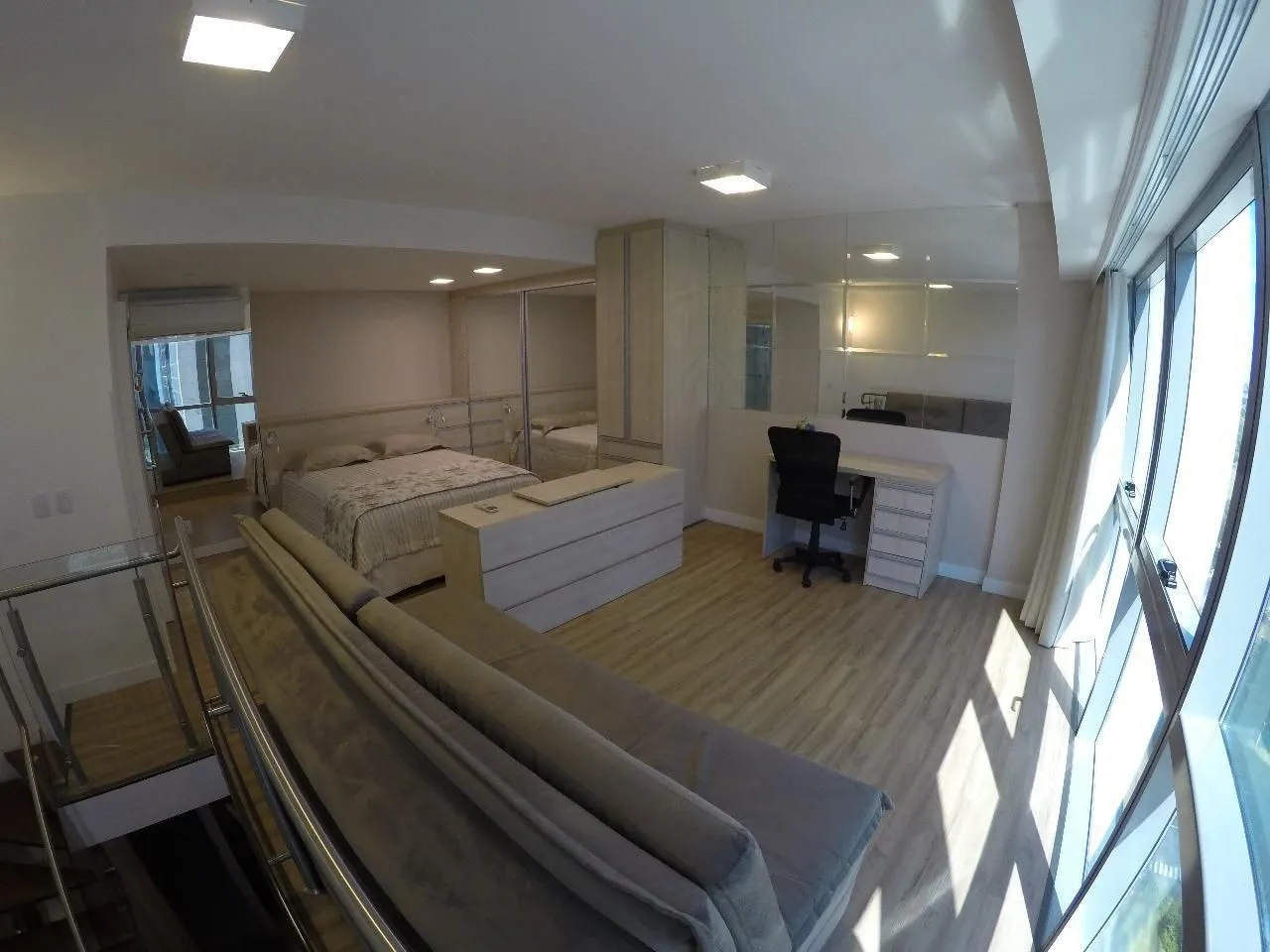 Imagem Vende-se apartamento duplex com 1 quarto , 64m² e 2 vagas - Praia de Belas