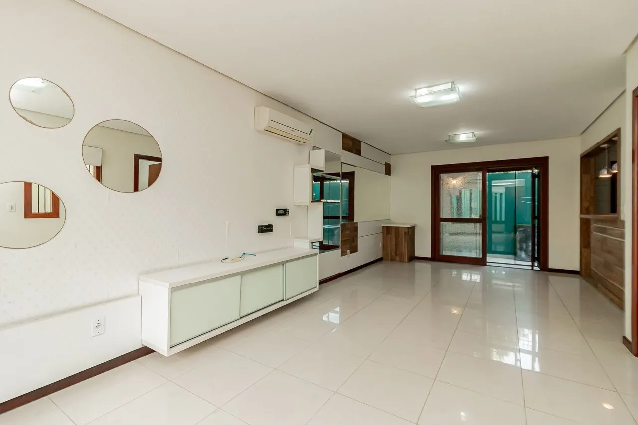 Imagem Oportunidade em Ipanema: Casa em Condomínio Fechado com Suíte Master, Hidromassagem e Alto Padrão