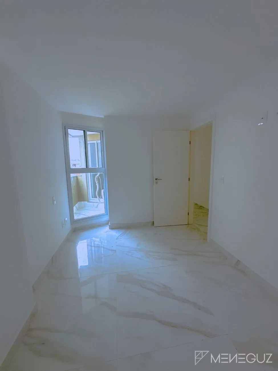 Imagem Amplo apartamento com 4 suítes de frente total para o mar da Praia do Morro em Guarapari