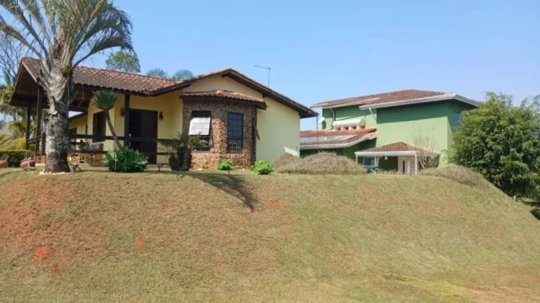 Imagem LINDA CASA EM CONDOMÍNIO FECHADO, EM GENEROSO TERRENO DE 770M² E 108M² DE ÁREA CONSTRUÍDA!