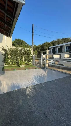 Imagem Geminado com 3 dormitórios e 4 vagas de garagem no bairro Parque Guarani em Joinville - SC
