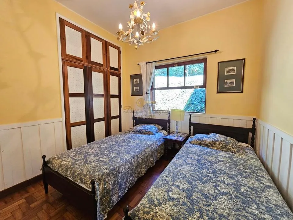 Imagem Casa em Condomínio para Venda em Teresópolis / RJ no bairro Parque do Imbui