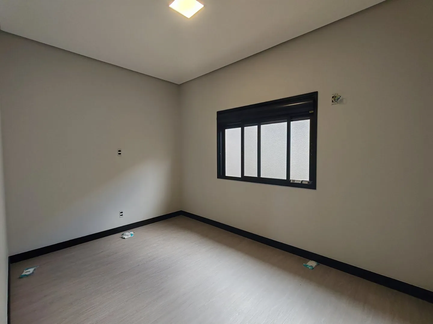 Imagem Casa à venda em Cascavel - Loteamento Colinas Tropical - Novos - Pronto para morar