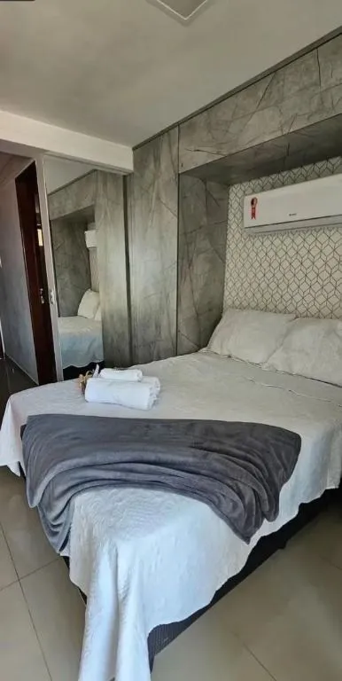 Imagem Flat mobiliado em Intermares, a 1 minuto da praia, com rooftop, piscina e excelente potencial para moradia ou investimento.