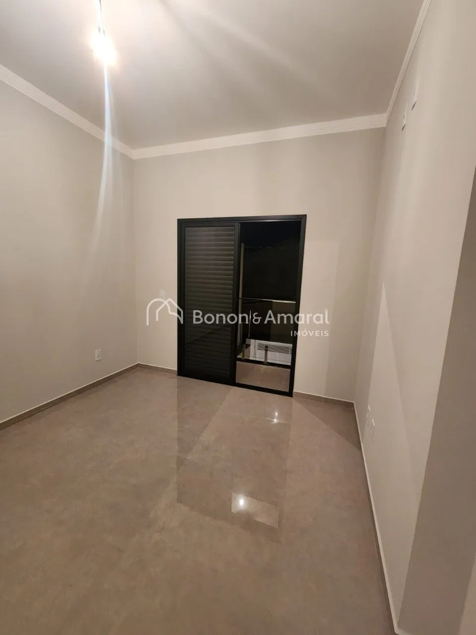 Imagem Sobrado Moderno com 3 Dormitórios e Excelente Acabamento