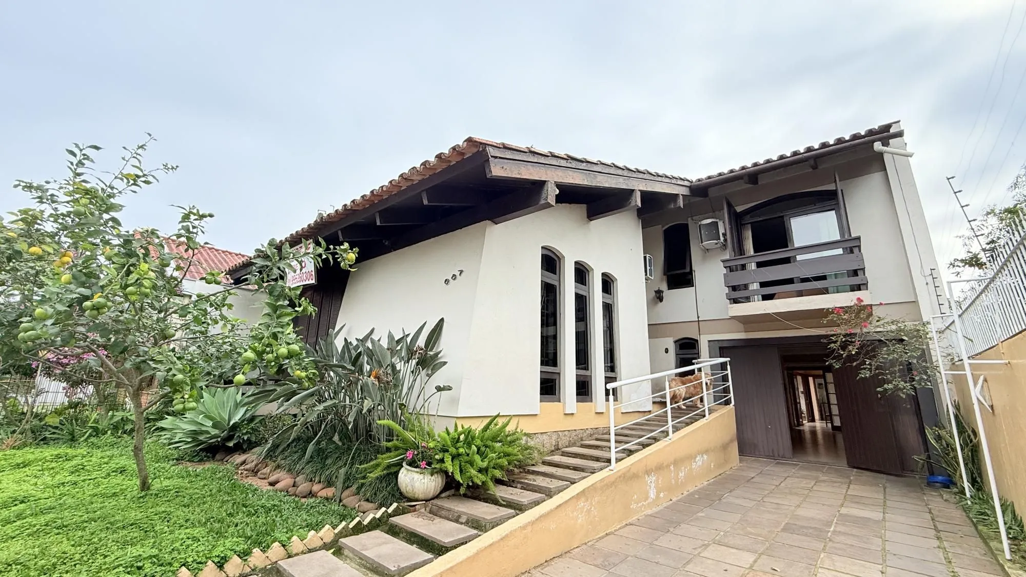 Imagem Casa para Venda - 260m², 4 dormitórios, sendo 1 suites, 4 vagas - Nonoai