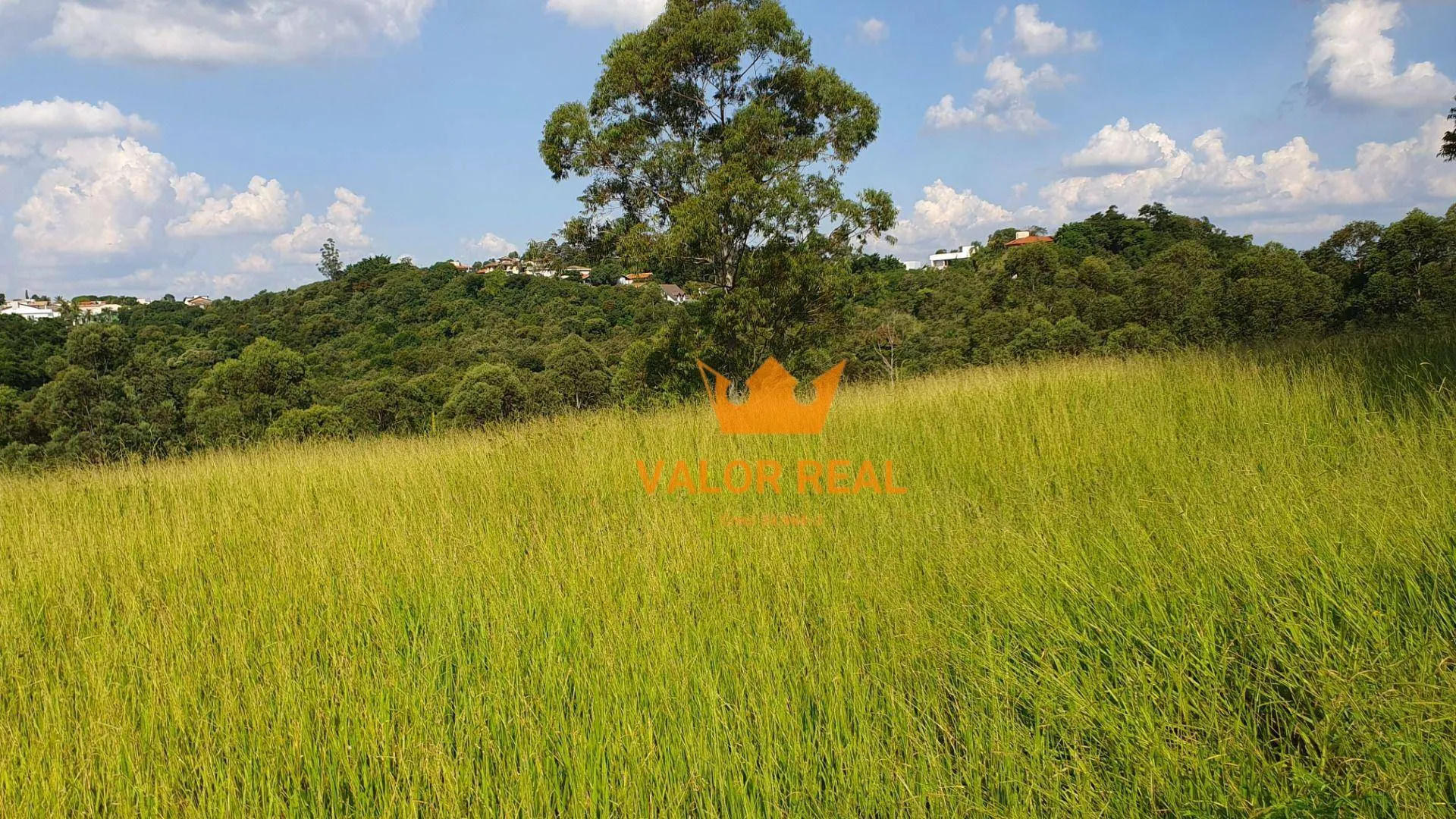 Imagem Área Residencial com 28.800.00 m2 de frente para Avenida asfaltada em Vinhedo, R$ 2.990 mil.