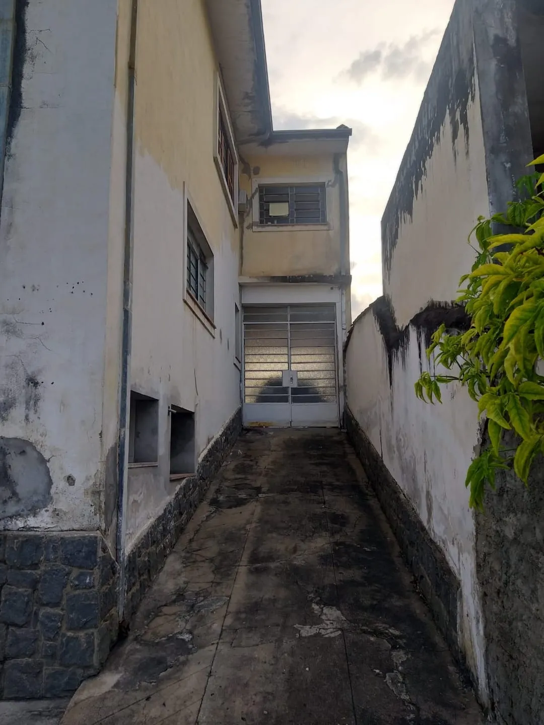 Imagem Comercial para Locação 3 Quartos, 1 Suite, 5 Vagas, 350M², Centro, Pindamonhangaba - SP