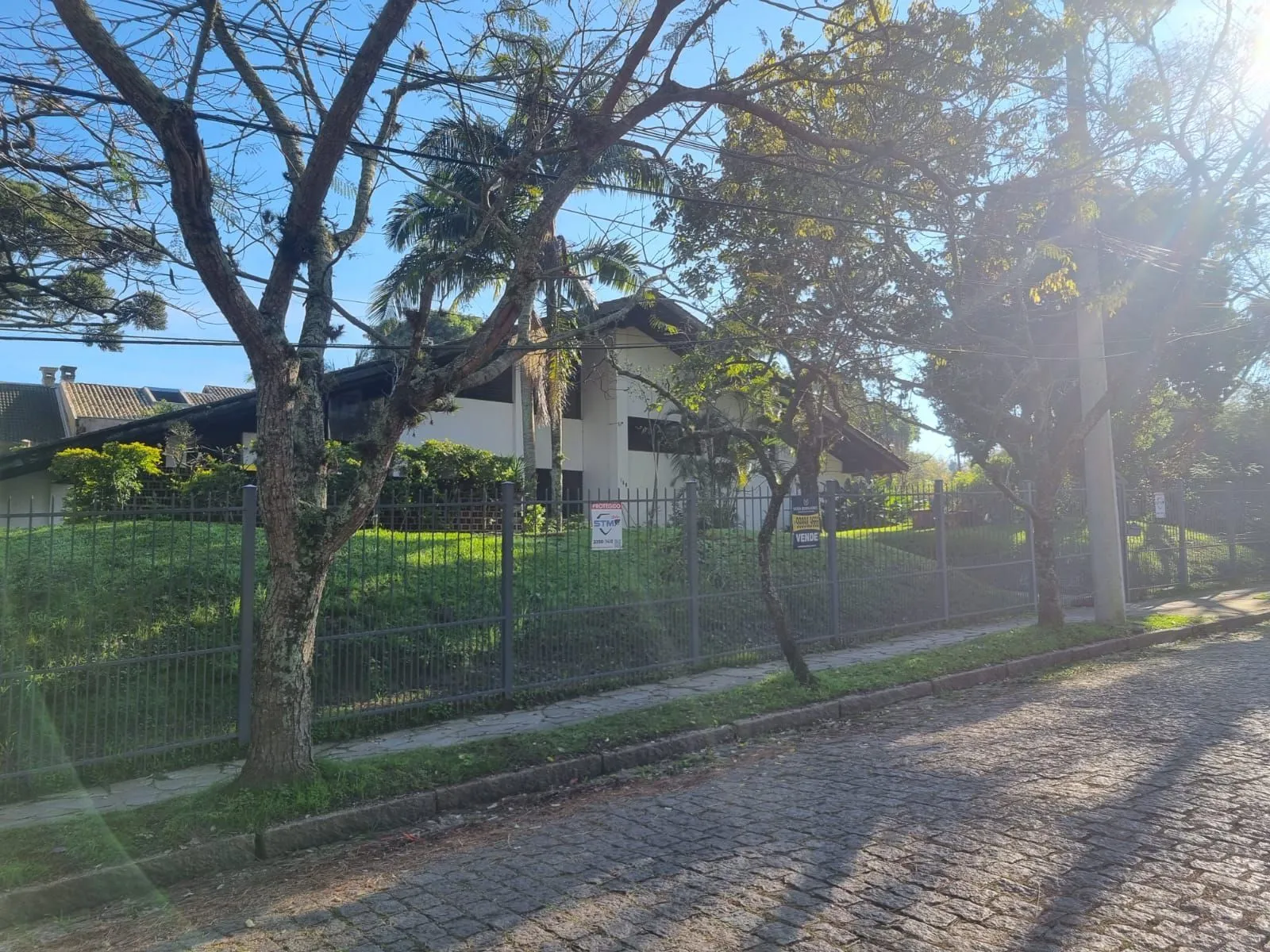 Imagem Terreno com 2.800m2 Próximo ao Guaíba Bairro Tristeza