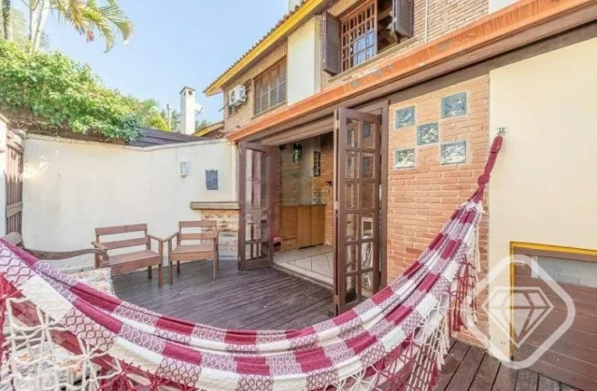 Imagem Espaço, sol e lazer para sua família viver bem!

Linda casa em condomínio, localizada no Green Hi...