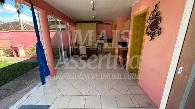 Imagem Ótima casa a venda localizada no bairro Centro em Campo Bom/RS - 3 Dormitórios