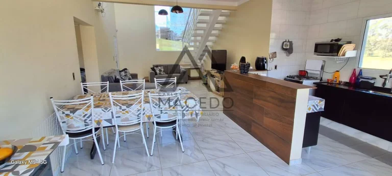 Imagem Sobrado com 3 dormitórios - Vista para o Lago