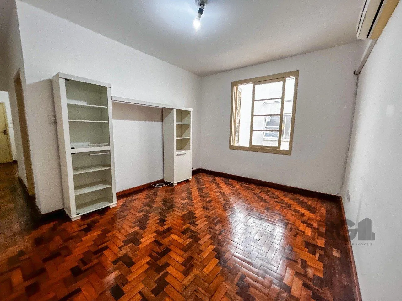 Imagem Apartamento com 3 quartos, 1 suíte, no bairro Rio Branco, Porto Alegre/RS