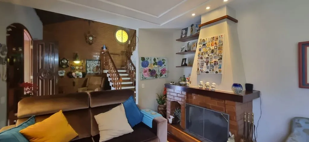 Imagem Casa em Condomínio para Venda em Teresópolis / RJ no bairro Várzea