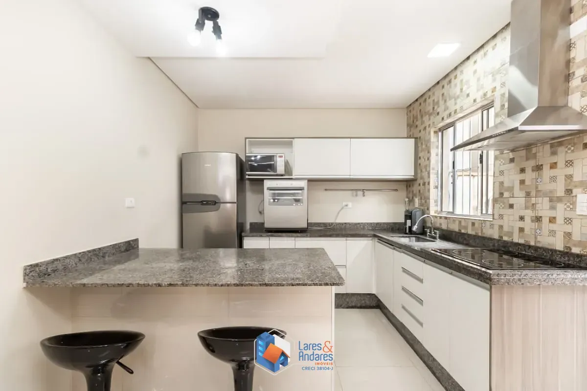 Imagem Sobrado para venda em Vila do Encontro com 5 quartos, sendo 1 suíte, 288m²