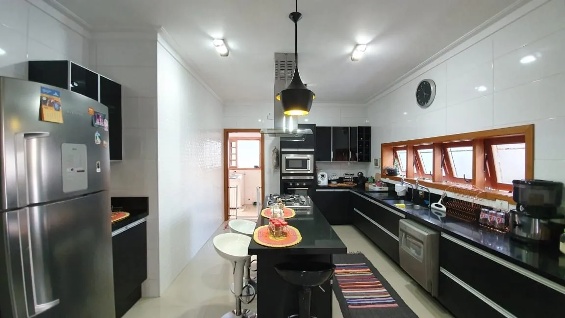 Imagem Casa à venda 3 Quartos, 2 Suites, 4 Vagas, 650M², Nossa Senhora do Perpétuo Socorro, Pindamonhangaba - SP | Tadeu