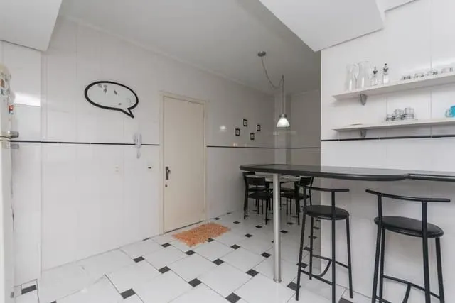 Imagem Apartamento 4 dorms à venda Rua Vinte e Quatro de Outubro, Moinhos de Vento - Porto Alegre