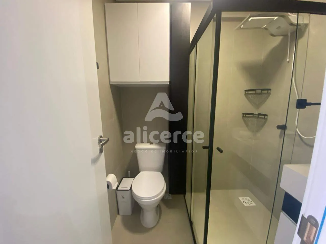 Imagem Studio Garden Novo Mobiliado com Terraço Privativo e Vaga de Garagem no Centro de Florianópolis