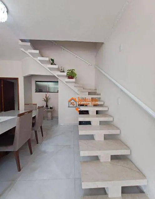 Imagem Sobrado com 3 dormitórios à venda, 300 m² por R$ 850.000,00 - Jardim Rosana - Guarulhos/SP