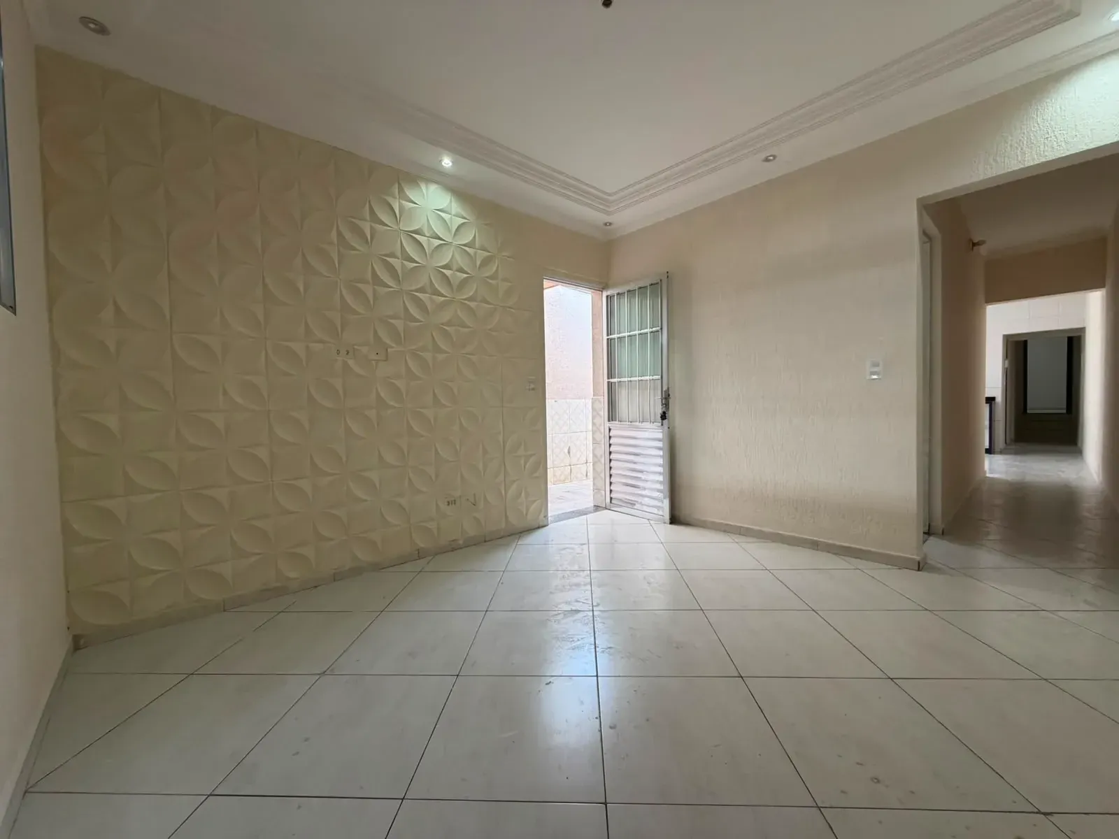 Foto do imóvel Casa com 3 Quartos à Venda ou Locação, 80 m² em Avenida Henrique Eroles