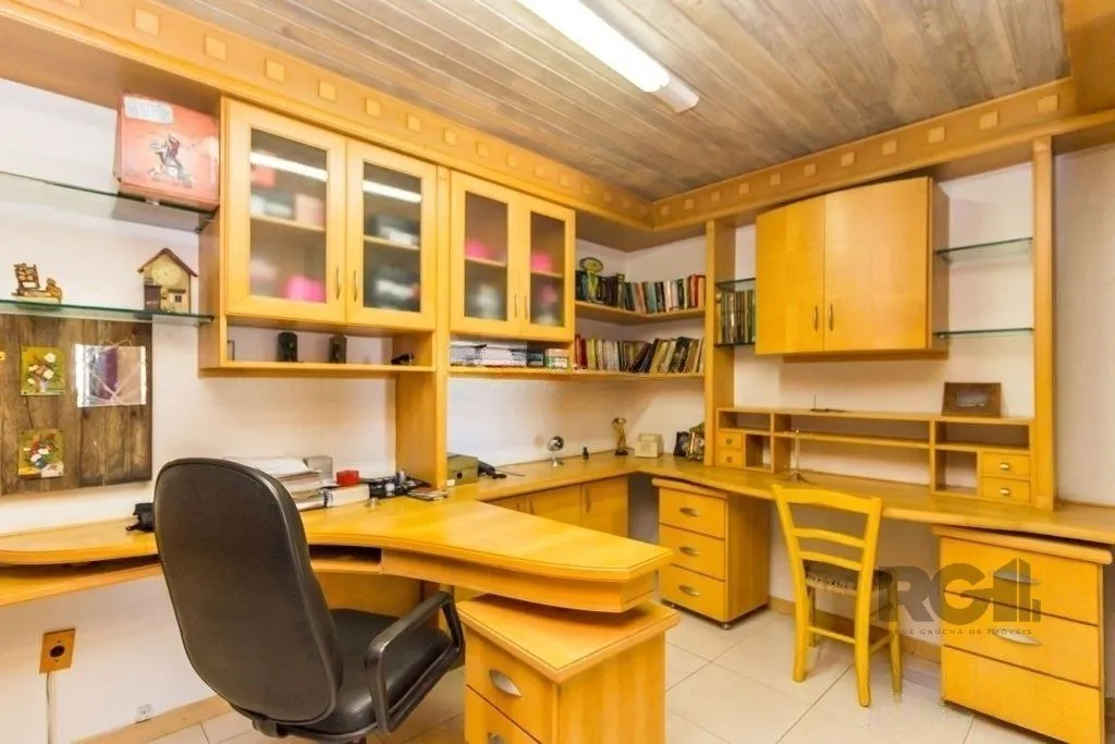 Imagem Casa 470m² - 4 dormitórios, 5 vagas no bairro Jardim São Pedro