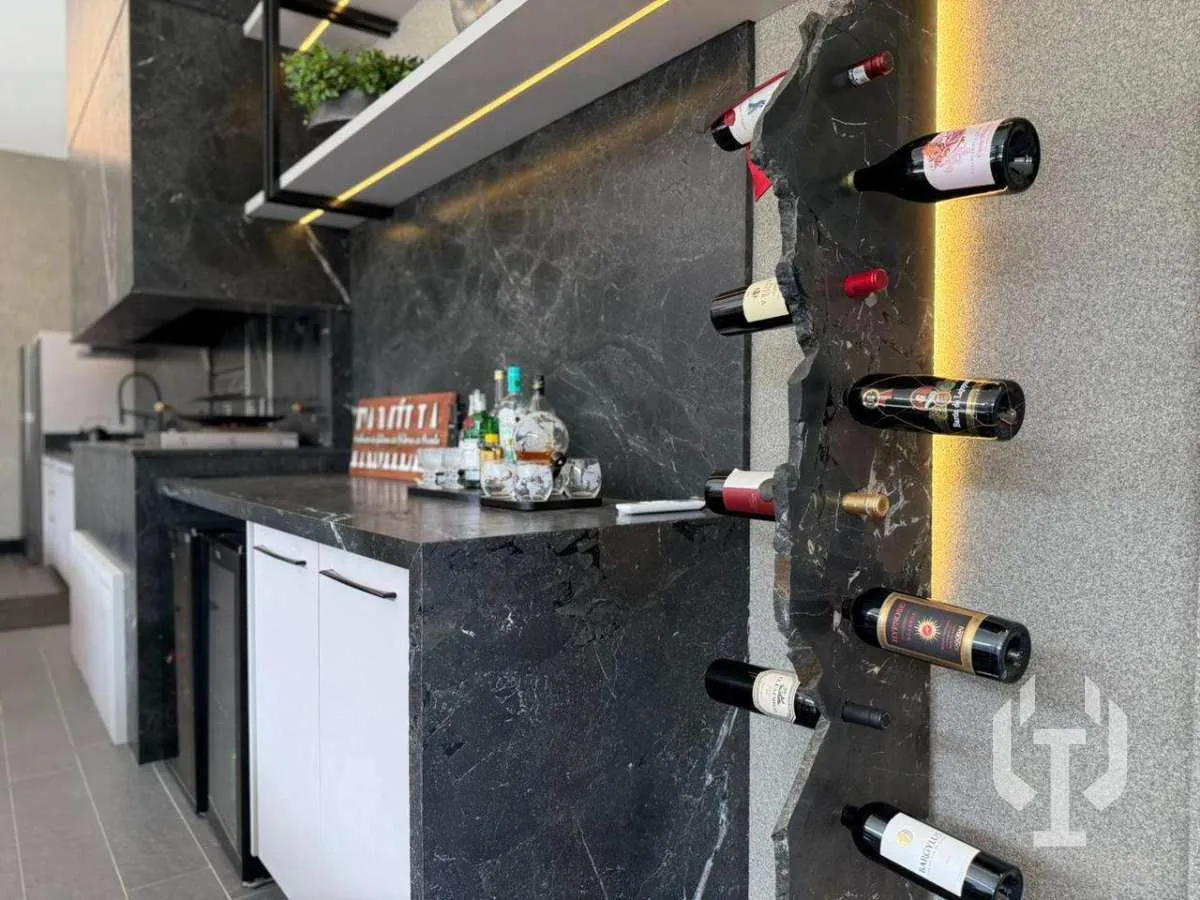 Imagem Casa de condomínio à venda, no Chácara Flora em Itapema, Casa branca, com 5 quartos, 563m2