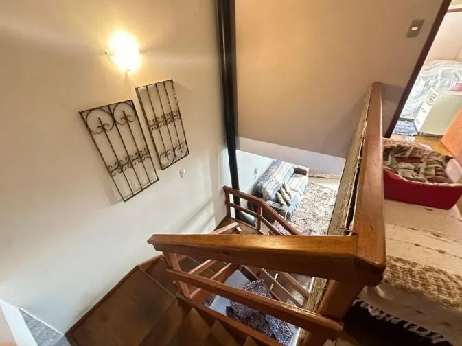Imagem Sobrado amplo em condomínio de 3 dormitórios, um deles suíte, no bairro Ipanema