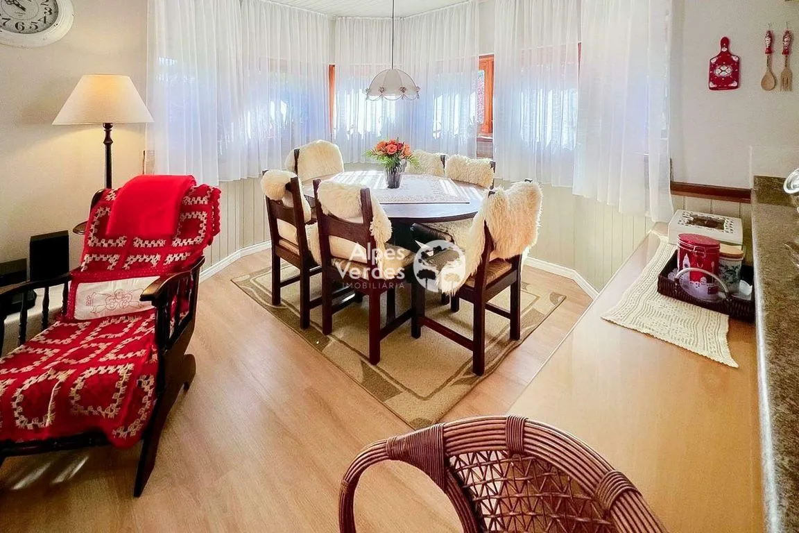 Imagem Vende-se Casa em Canela, com 05 dormitórios