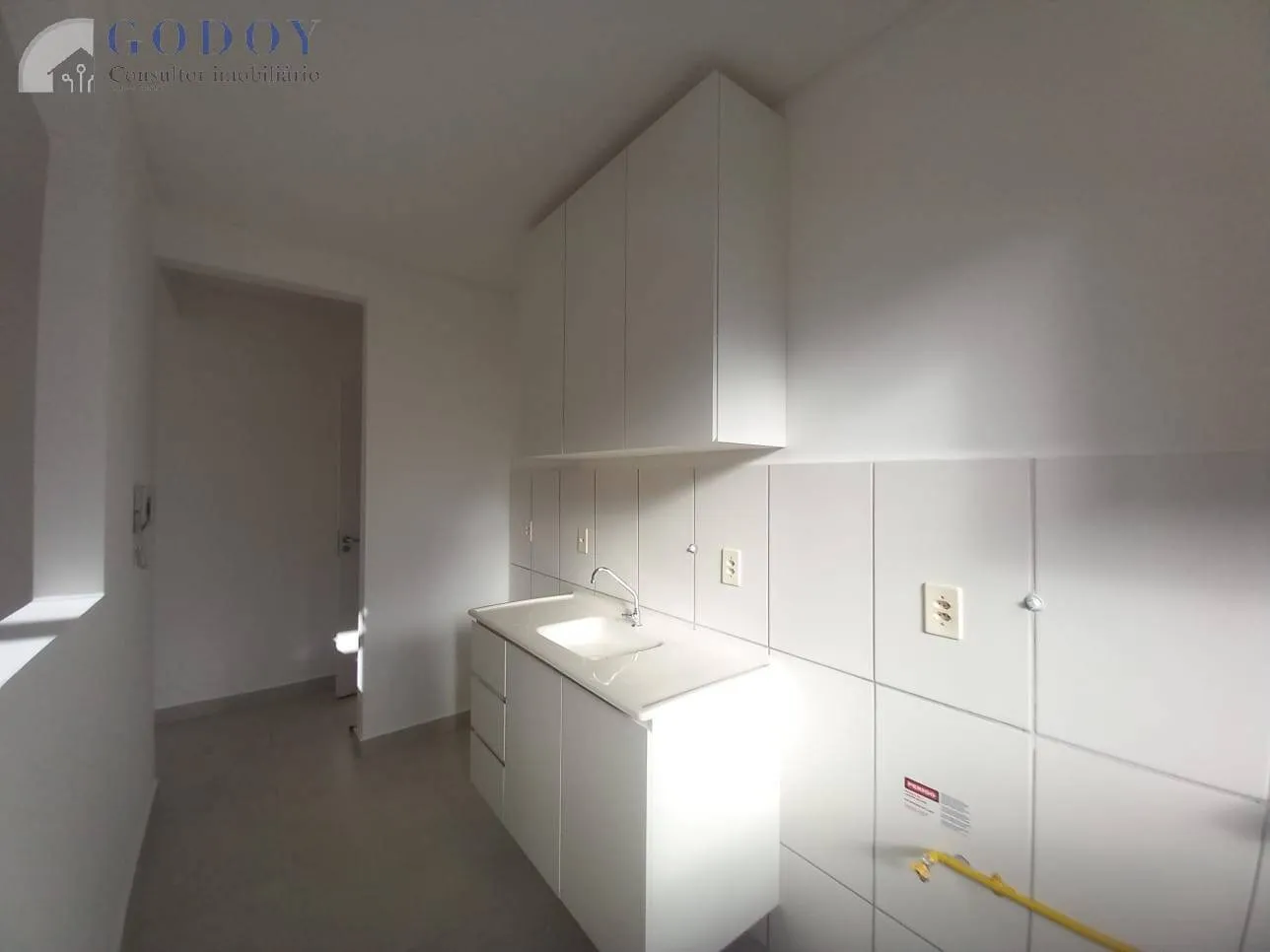 Imagem Amplo Apartamento ótima localização com Piso Porcelanato