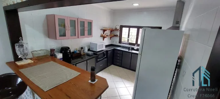 Imagem (Financiamento e estuda permuta) Sobrado a venda 04 quartos c/suíte, 04 vagas em Joinville SC