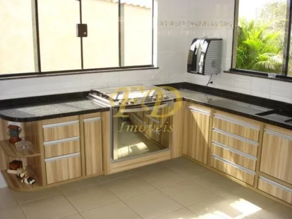 Imagem Casa com Piscina a Venda em Atibaia