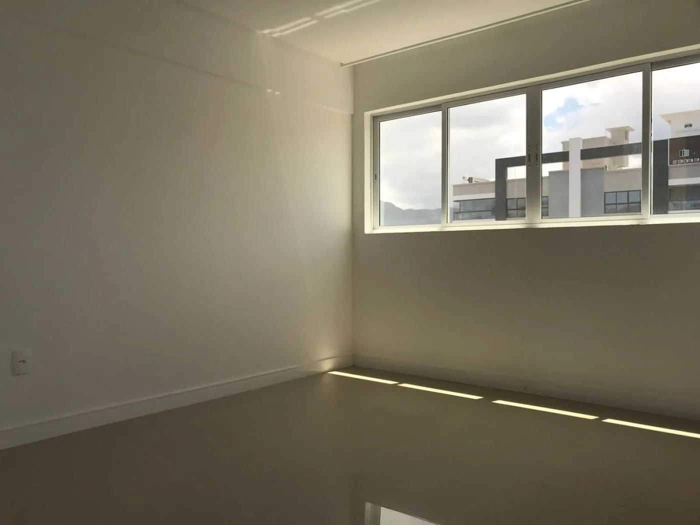 Imagem Apartamento para Venda em Itapema, Meia Praia, 3 dormitórios, 3 suítes, 4 banheiros, 2 vagas