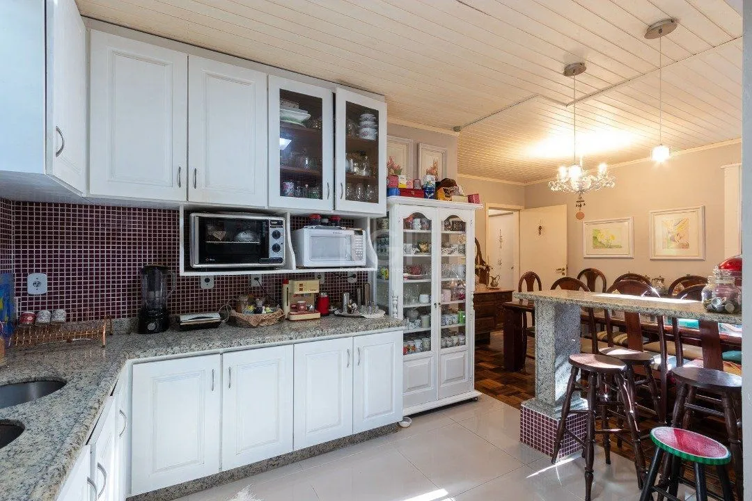 Imagem Casa para Venda - 192m², 4 dormitórios, sendo 3 suites, 4 vagas - Tristeza