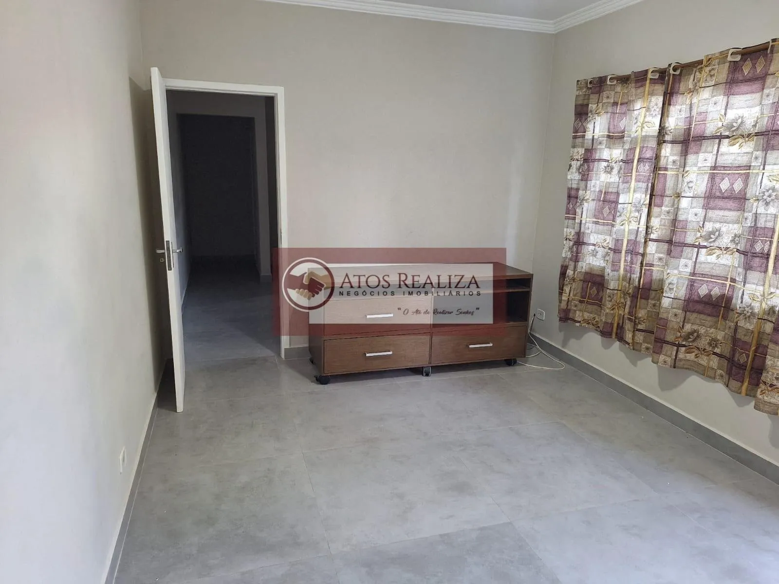 Imagem Alugo Casa na Cidade Dutra. Casa Compacta com Entrada Compartilhada na Cidade Dutra, 1 Dormitório, Sala, Cozinha, Banheiro e Área de Serviço. Ambiente bem Familiar, em ótima Localização, próximo a Estação Primavera da CPTM e Passa Rápido do Rio Bonito. R$