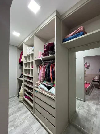 Imagem Casa de condomínio com 3 Suítessendo 01 master, com hidro, todas com closetÁrea livreSala de jant...