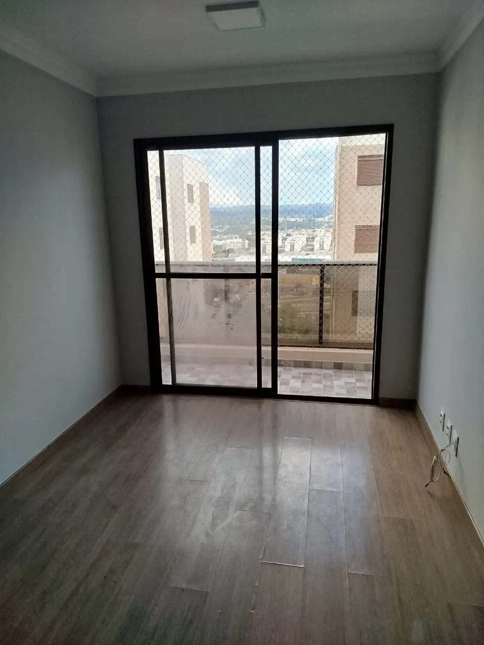 Imagem Apartamento em andar alto - Residencial Paris estuda permuta por lote