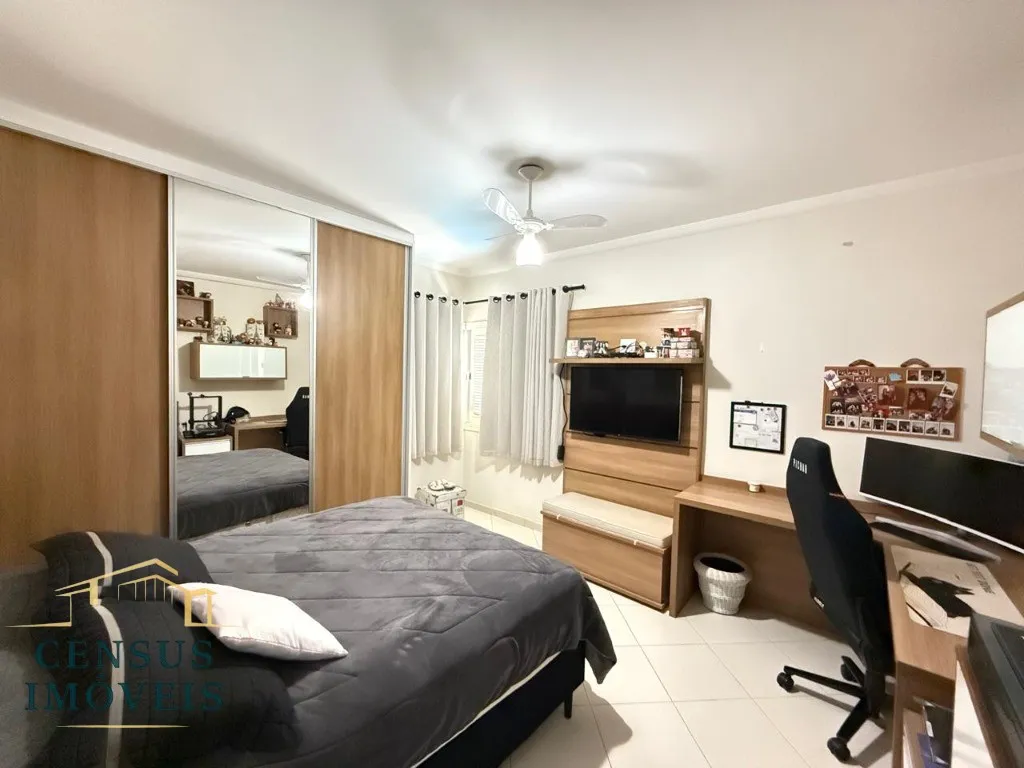 Foto do imóvel: Espetacular Casa em Condomínio à Venda em Vinhedo-SP - Condomínio Marambaia - 4 Quartos, 2 Suítes, 3 Salas, 5 Banheiros, 4 Vagas de Garagem, 530, 14 m². em Condomínio Marambaia