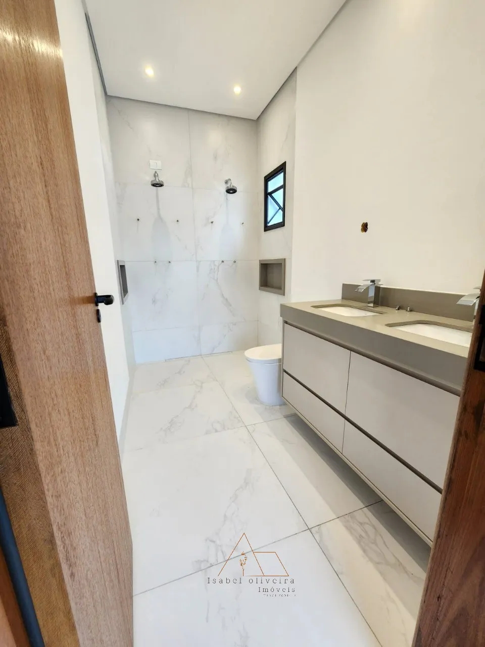Imagem Imóvel de Luxo à Venda em Salto-SP: Casa com 3 Suítes, 4 Vagas e 265,50m² no Residencial Central Parque