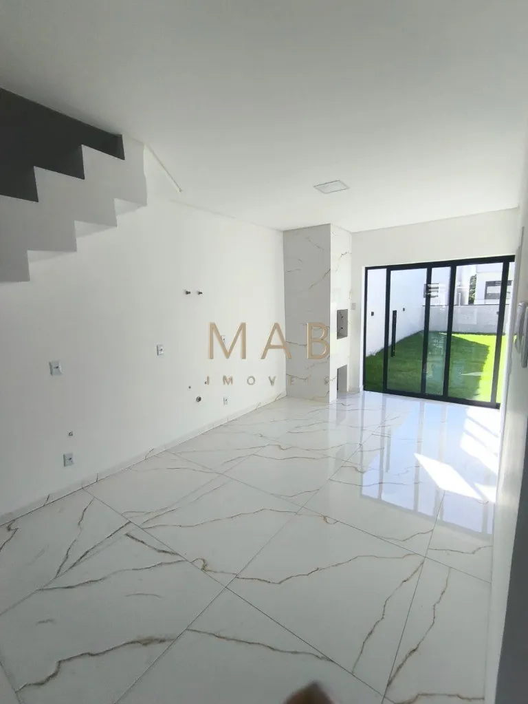 Imagem Imperdível casa à venda em Florianópolis-SC, 3 suítes sendo uma master, sala estar, Lavabo, vagas de garagem, 140,00m² - Ingleses do Rio Vermelho!
