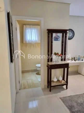 Imagem Sobrado amplo com ambientes bem distribuídos, ideal para quem busca conforto e espaço para a famí...