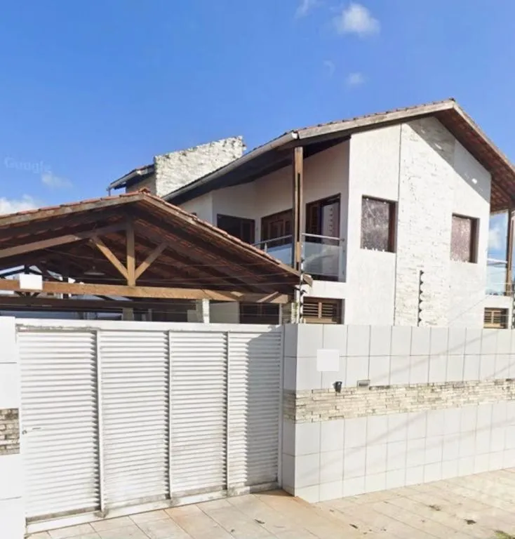 Foto do imóvel Casa duplex ampla no Bairro dos Estados, com 7 quartos, 4 suítes, varandas, terraço e excelente localização em João Pessoa.