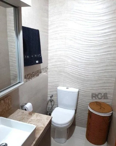 Imagem Sobrado triplex no Partenon de 3 dormitórios e 2 vagas