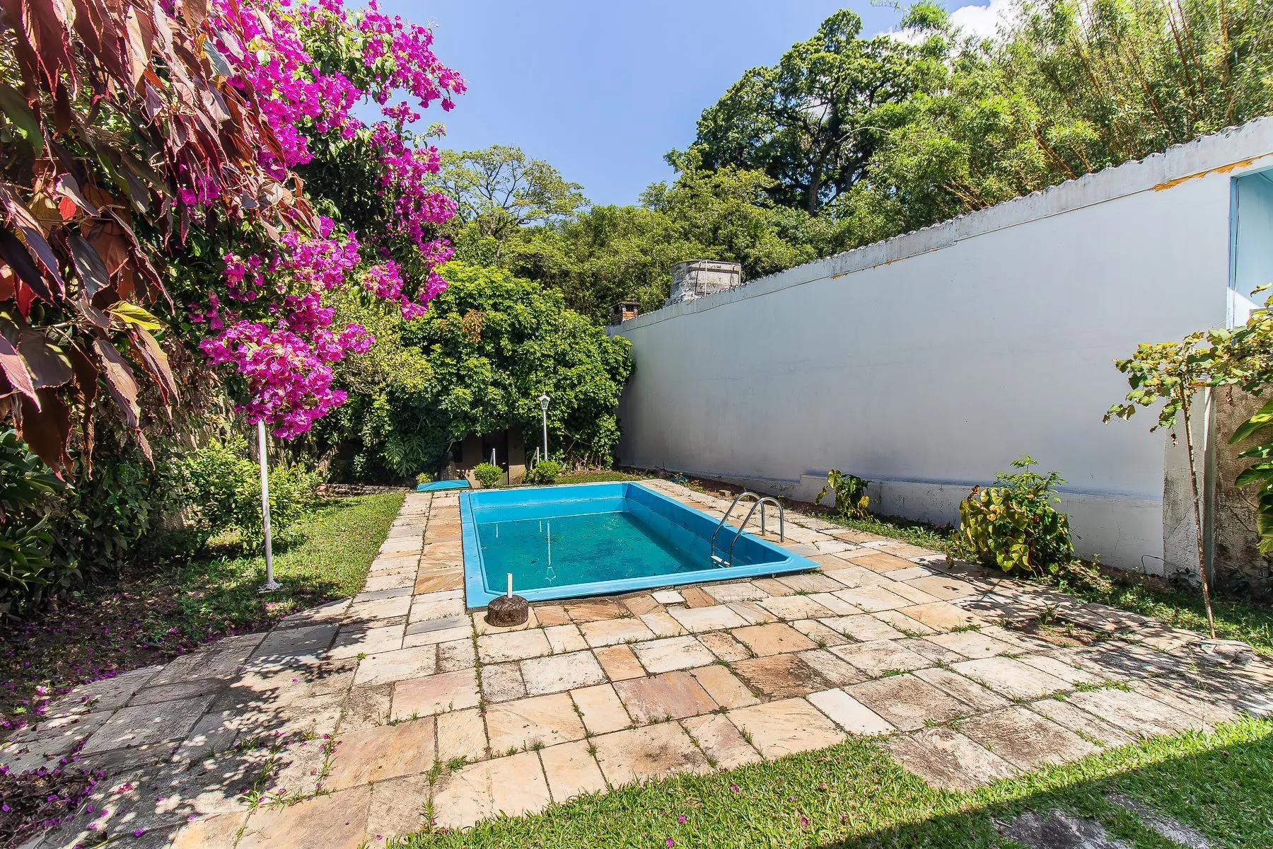 Imagem 3 Dormitórios, com lareira, churrasqueira e piscina