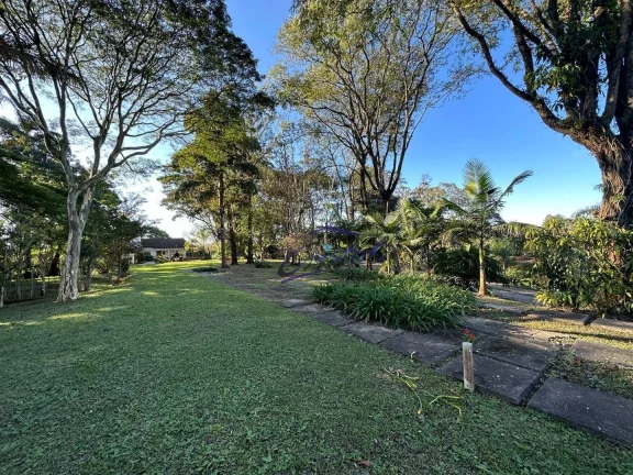 Imagem Casa Térrea com Gourmet, Hóspede, Cocheira, Ateliê e Caseiro.