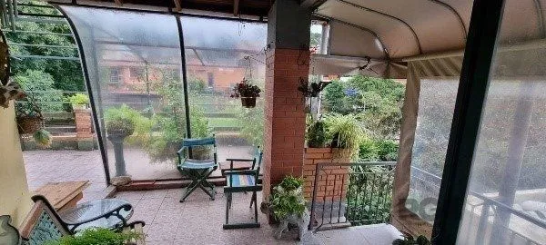 Imagem Vende-se ampla casa 6 quartos, 2 suítes, 5 vagas de garagem, churrasqueira e duas entradas individuais - 360m² - Chácara das Pedras