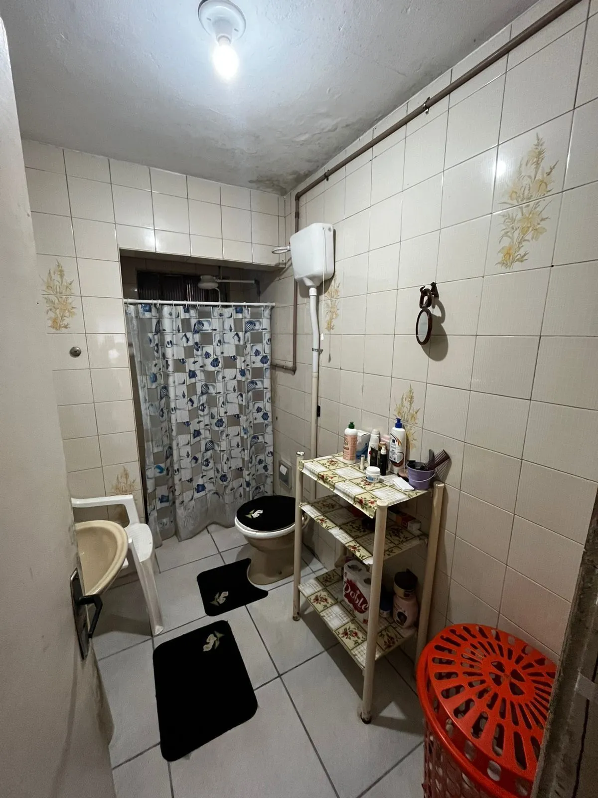 Imagem Casa na Rua Marista, Partenon, com 11,00 de frente por 23,00 de frente a fundos