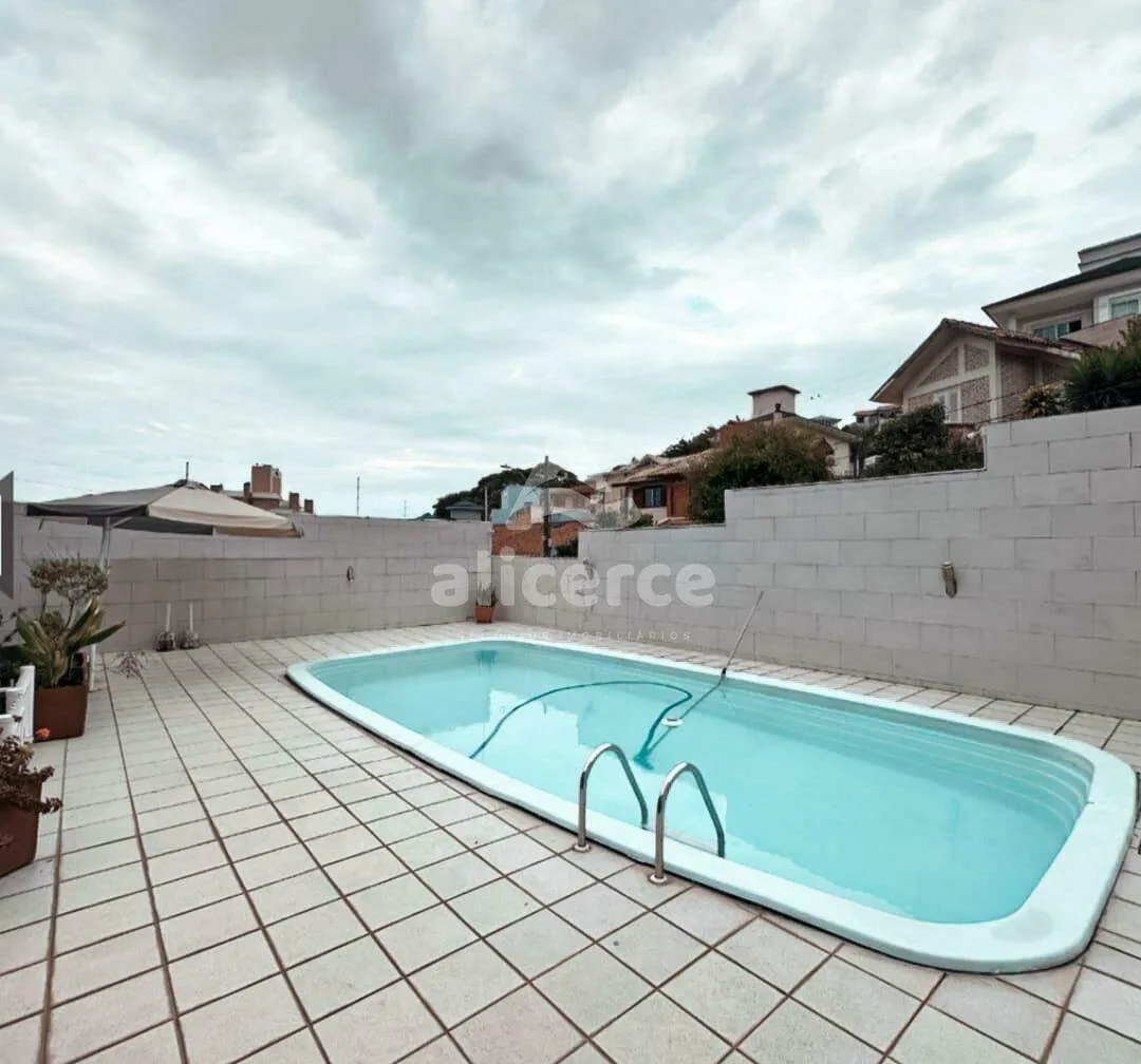 Imagem Casa com 4 Dormitórios, Piscina e Espaço Gourmet em Rua Sem Saída - Conforto, Privacidade e Localização Privilegiada no Itaguaçu! - Florianópolis/SC