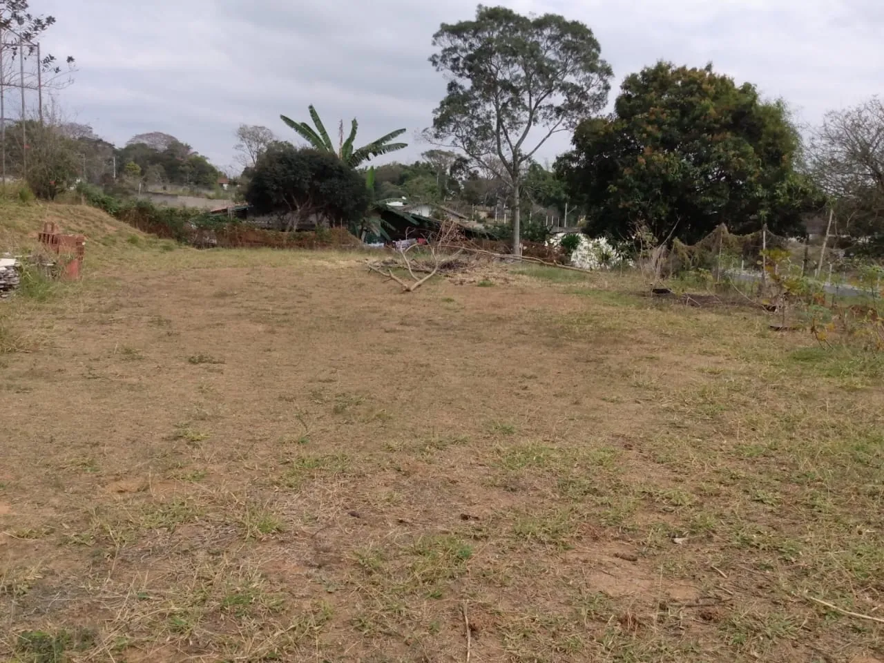 Imagem Chácara à venda 3 Quartos, 2 Vagas, 1800M², Parque Lago Azul, Pindamonhangaba - SP