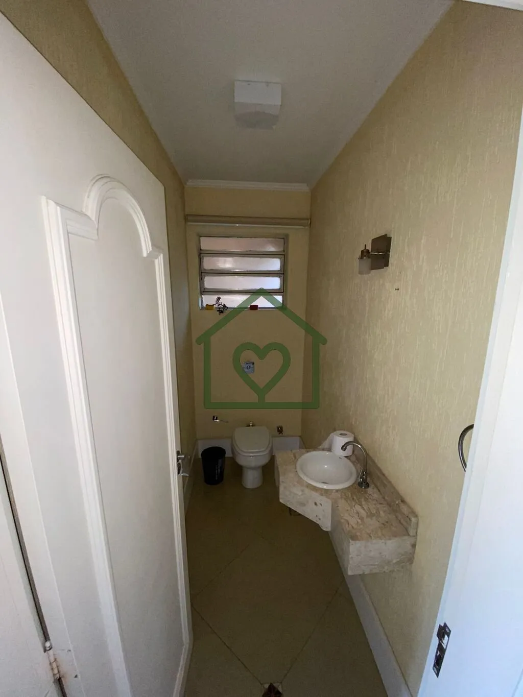 Imagem Casa no bairro Chácara das Pedras com 4 dormitórios, sendo duas suítes, escritório, banheiro soc...